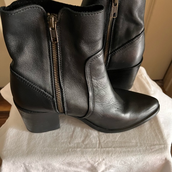 Steve Madden Boots. - Picture 7 of 7